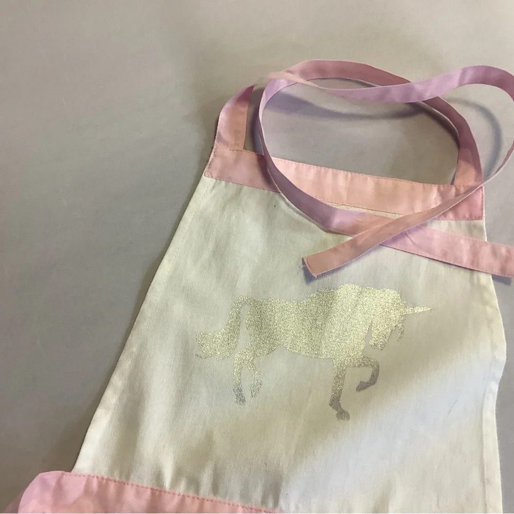 Envogue Pink and White Girl’s Bib Apron with Unicorn Design EUC